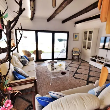 Βίλα Beachfront Surf With Pool *